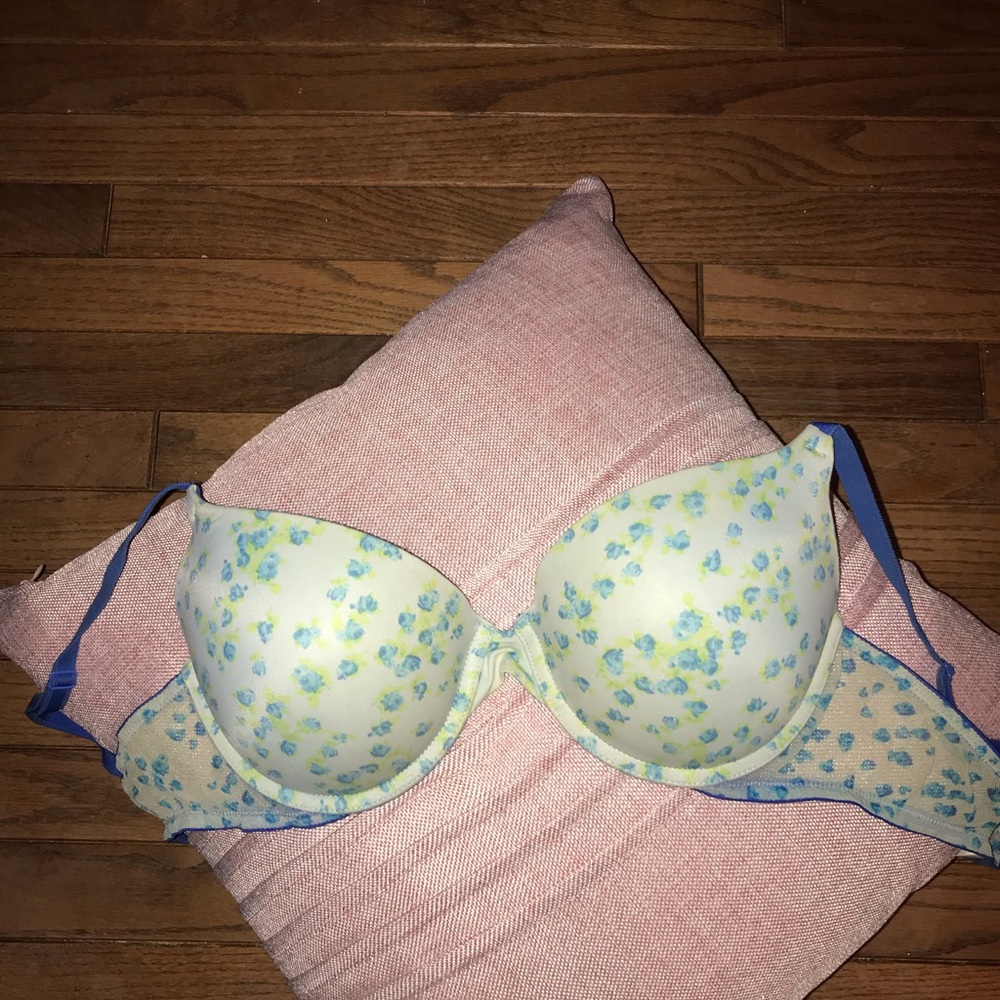 Victoria Secret Bra bundle - Picture 5 of 8